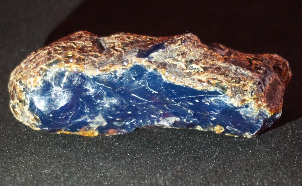 Blauer Bernstein aus Indonesien, Foto: Mathias Heinke/Blue Amber HD UG